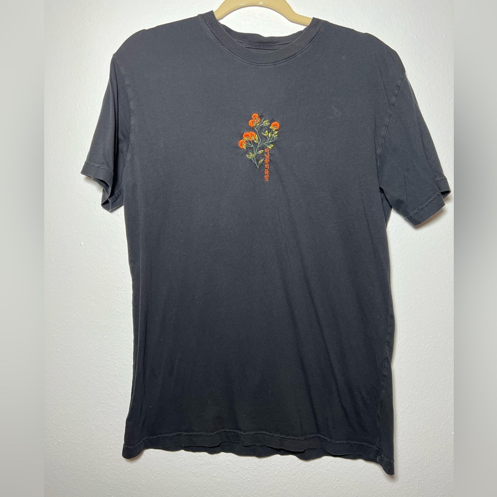 Orange Embroidered Flower detail Short Sleeve Shirt Size Medium